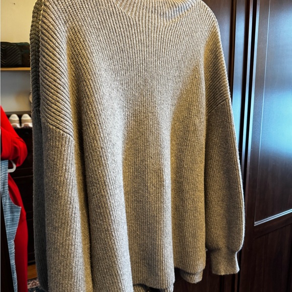 Women’s Gap Mock neck Sweater - Picture 8 of 8